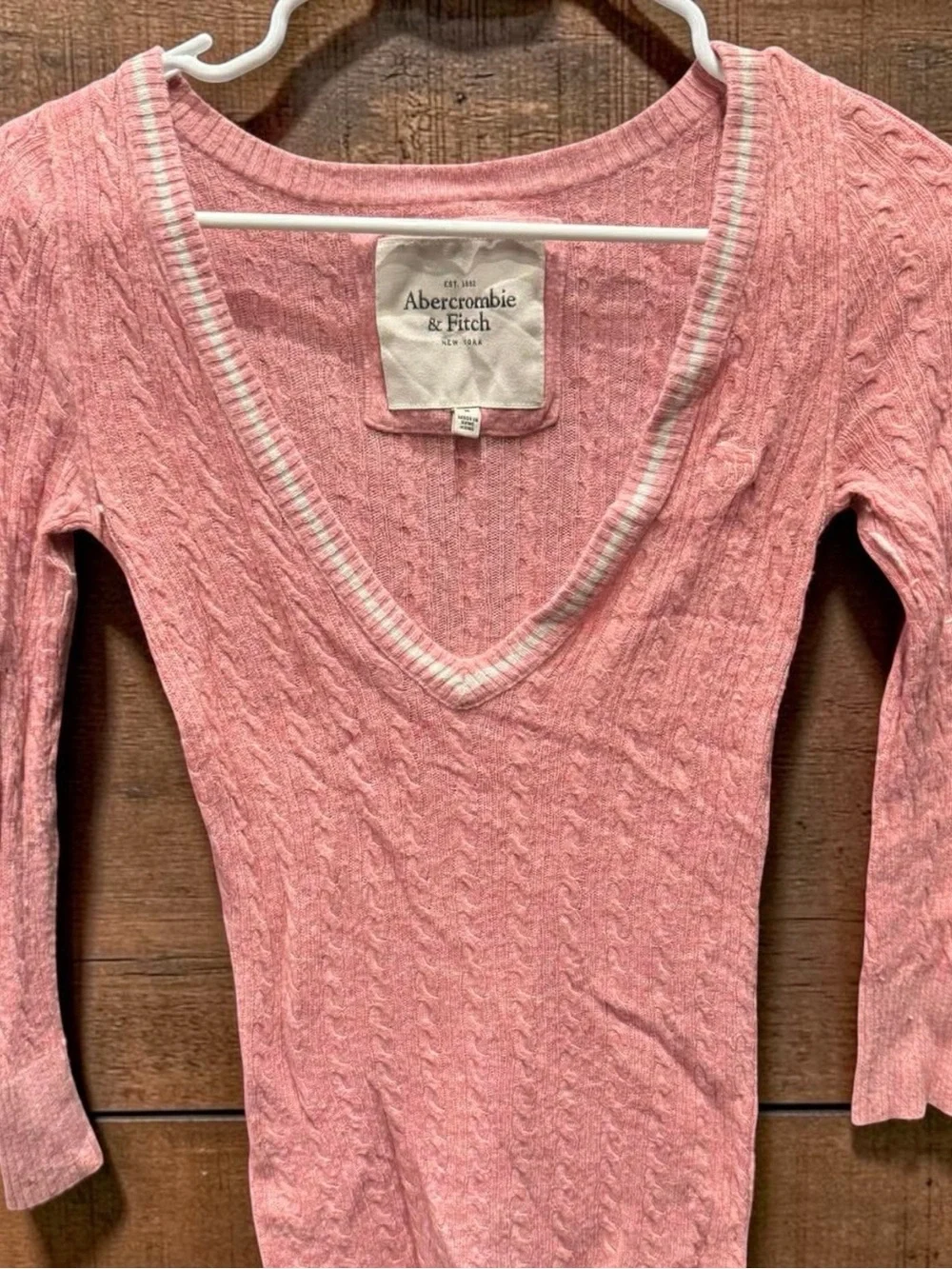 Abercrombie & Fitch Pink Cable V-Neck Sweater MEDIUM - Picture 6 of 7